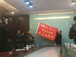 李广畅首接新春新闻记者走基层采访团大旗
