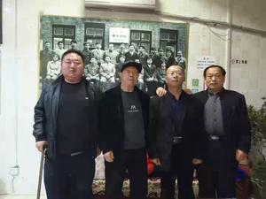 和两任书记一任村主任的淄博来访要求维权者合影