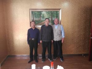 与王洪泉、毛尚川三十年战友重聚首